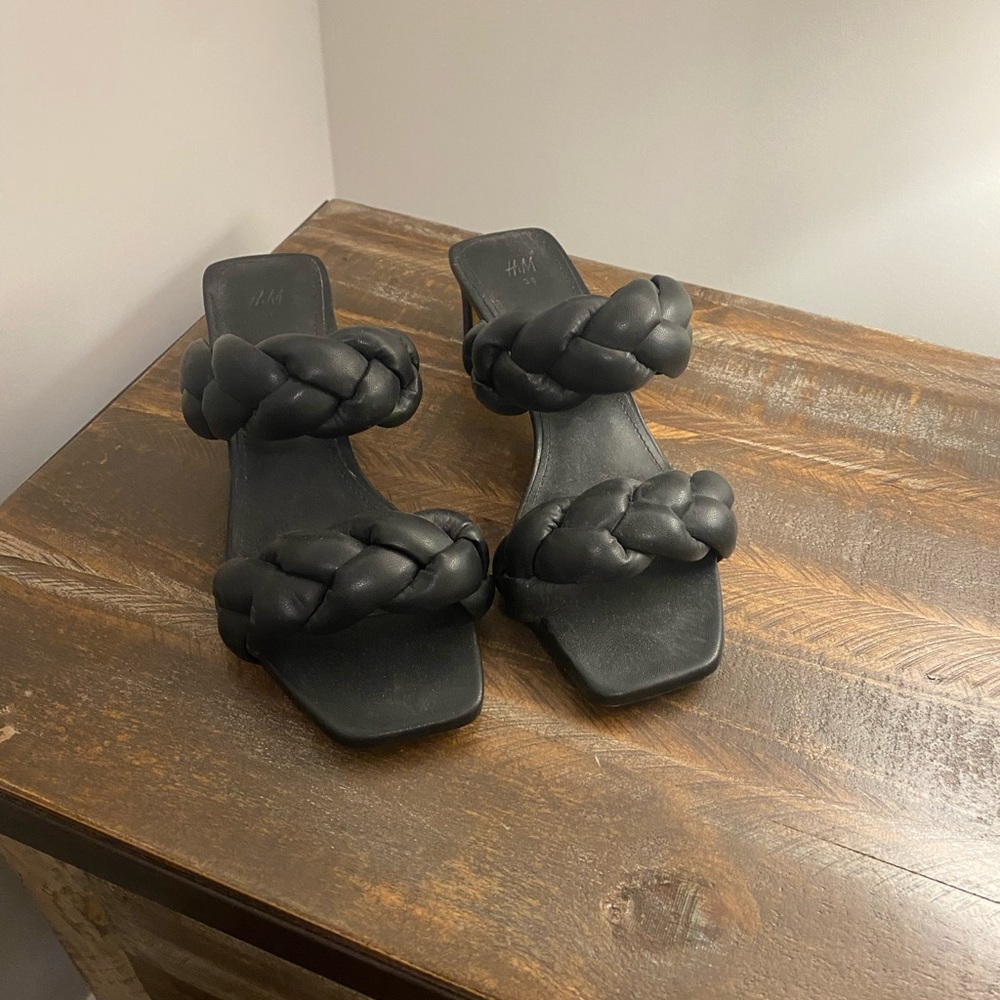NEVER WORN H&M black leather braided block heel sandal - size 7